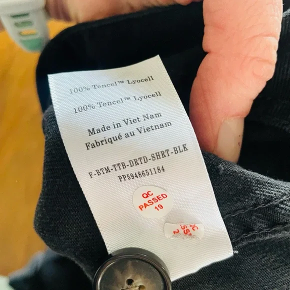 Everlane the Utility Darted Short - Picture 9 of 12